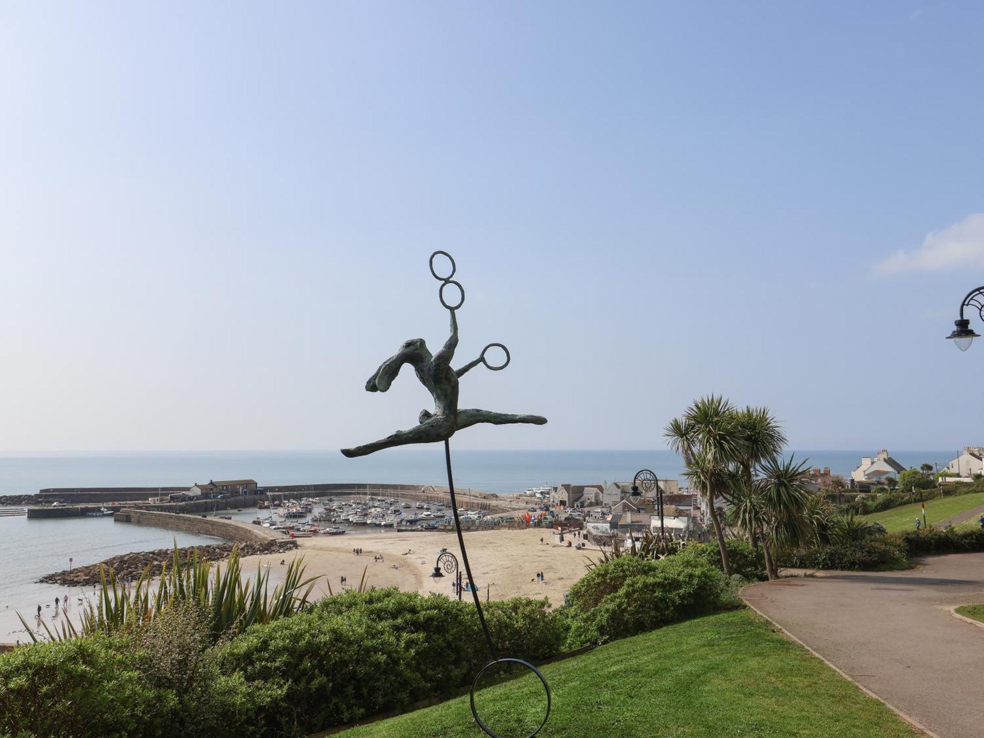 Granny'S Teeth Vila Lyme Regis Exterior foto