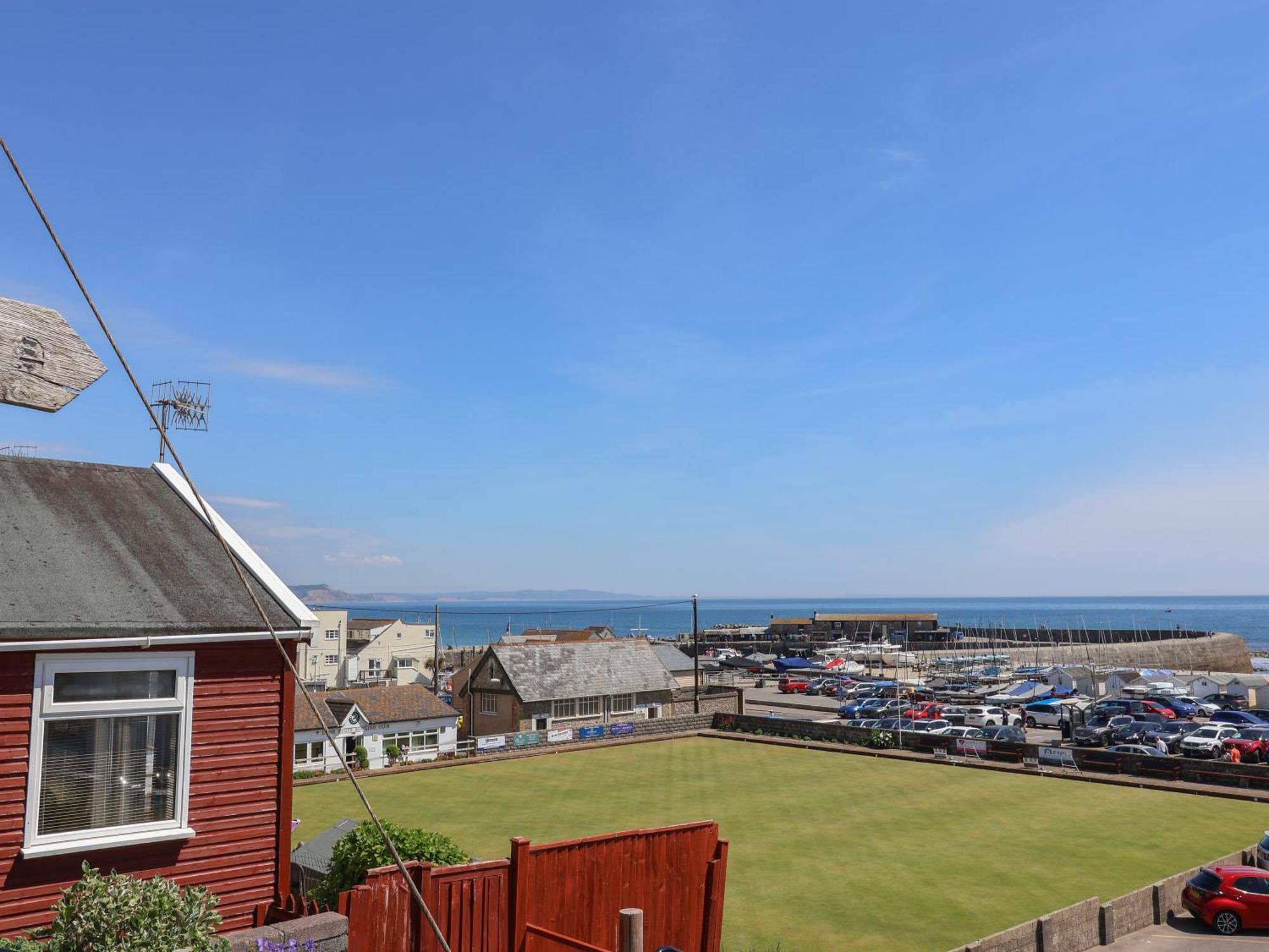 Granny'S Teeth Vila Lyme Regis Exterior foto