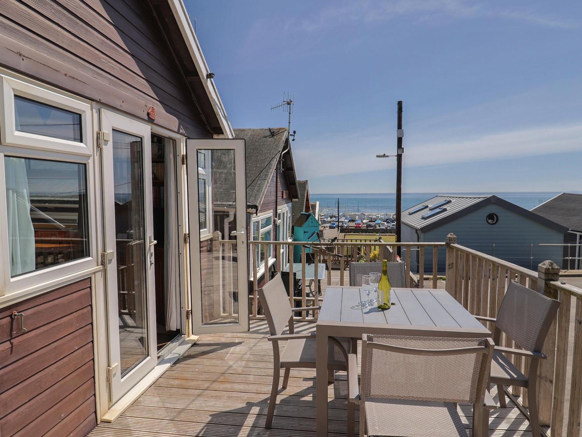 Granny'S Teeth Vila Lyme Regis Exterior foto