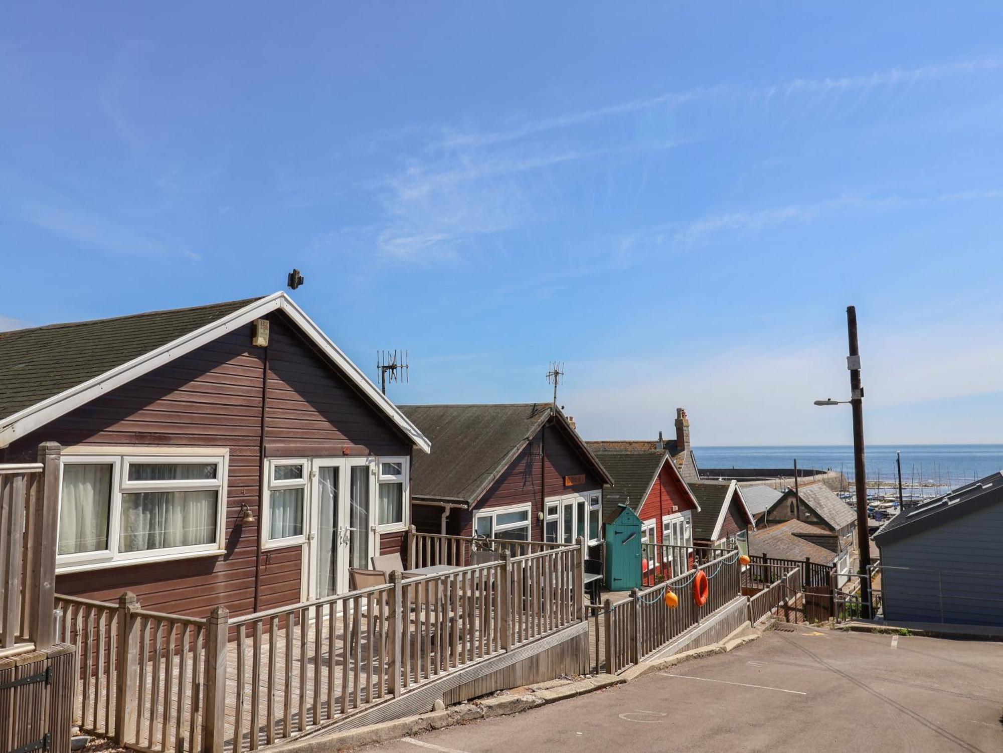 Granny'S Teeth Vila Lyme Regis Exterior foto